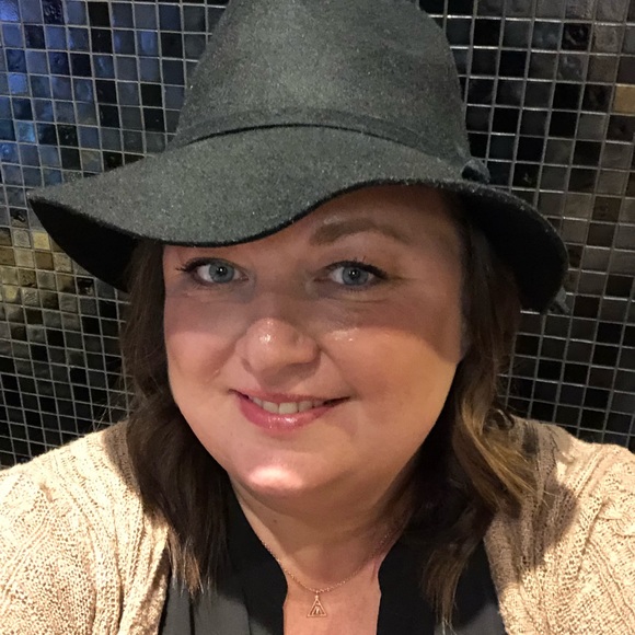 ✨POSH AMBASSADOR✨ Meet your Posher, Tricia - Picture 2 of 4